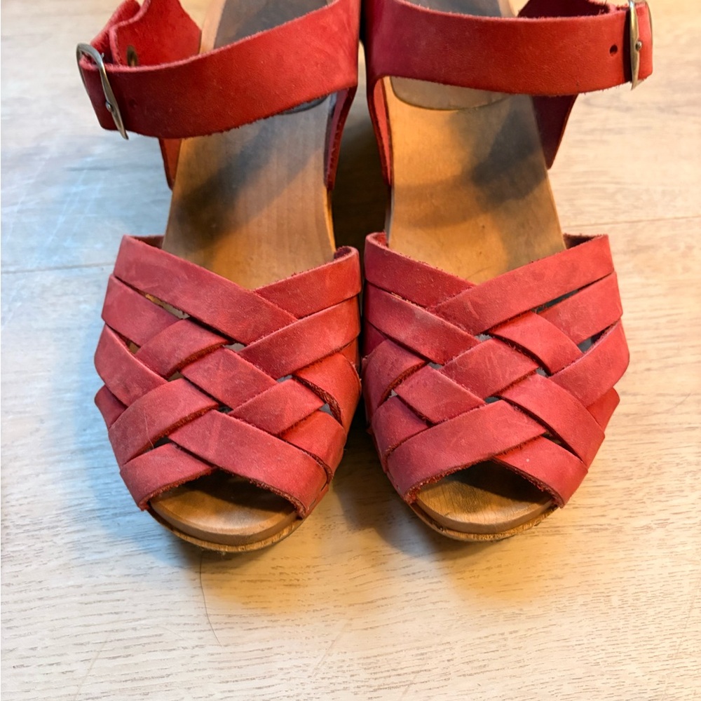 Swedish Red Woven Leather Clog Sandals. Wooden. - Picture 2 of 4